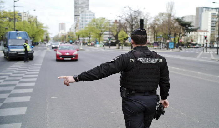 Policijski čas u Francuskoj od 18 sati zbog nove vrste korona virusa
