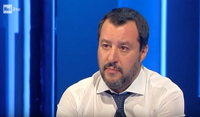 Salvini dozvolio iskrcavanje maloletnih migranata, punoletni ostaju na  brodu