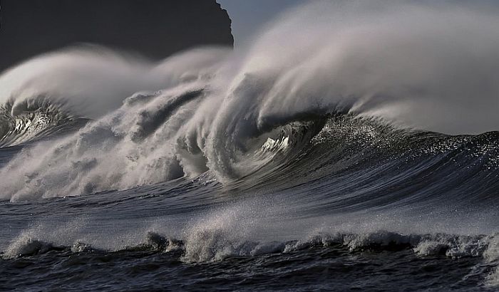 Surfer nestao u oluji, plivao 40 kilometara do obale