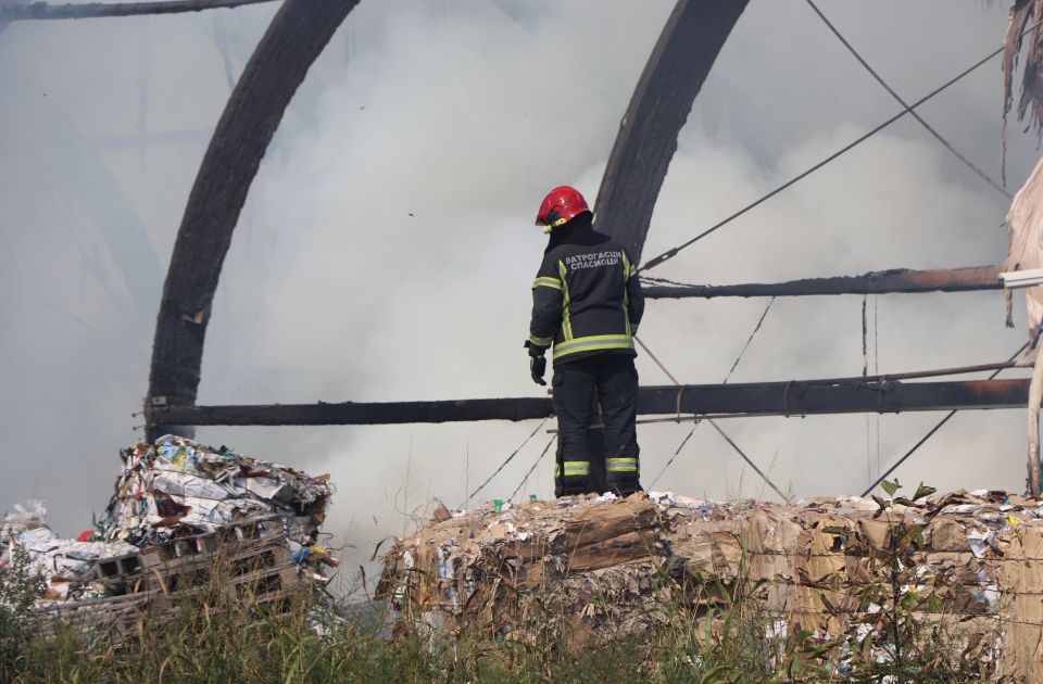 Veliki požar na deponiji kod Užica: Danima gori, tokom noći se proširio