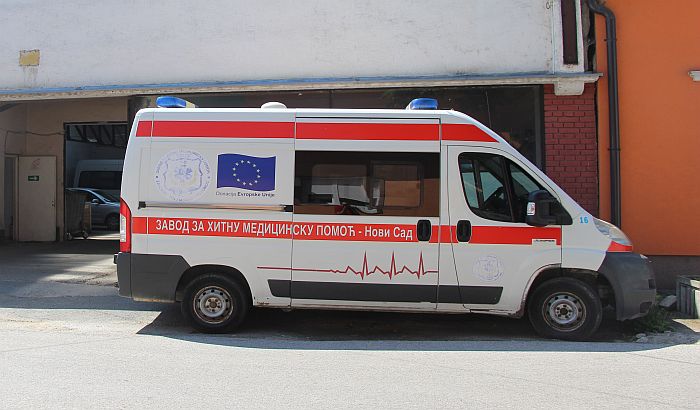 Pešak i motociklista lakše povređeni u udesima u Stevana Musića i Temerinskoj