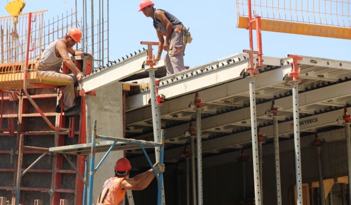 Sindikati hoće povećanje minimalne zarade za 5.000, poslodavci misle da je to nerealno