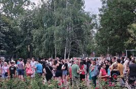 VIDEO: Počeo protest zbog prebijanja dečaka u parku kod Medicinske škole