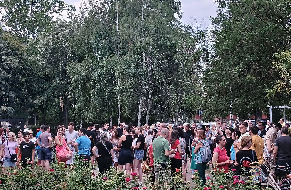 VIDEO: Počeo protest zbog prebijanja dečaka u parku kod Medicinske škole