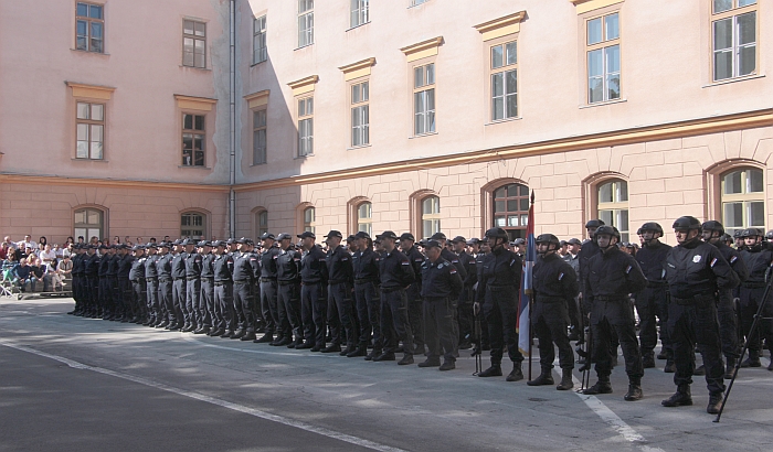 FOTO: 15. klasa policajaca završila obuku u Sremskoj Kamenici