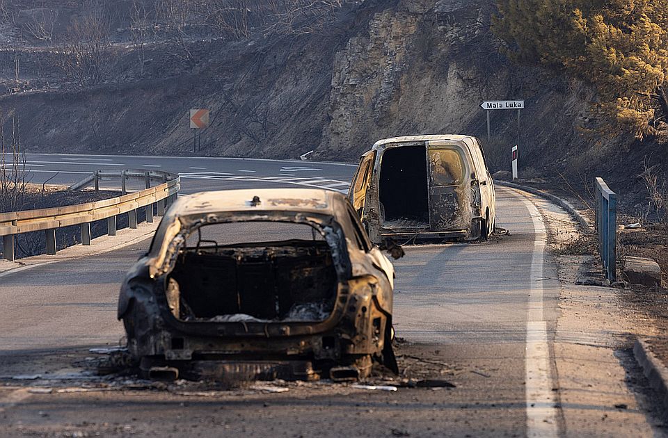 Lokalizovan požar na Dugom otoku, kod Omiša nema više opasnosti