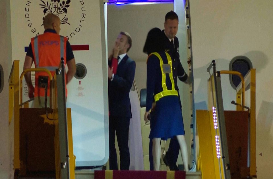 VIDEO: Makrona supruga gurala u Vijetnamu, on tvrdi da su se šalili