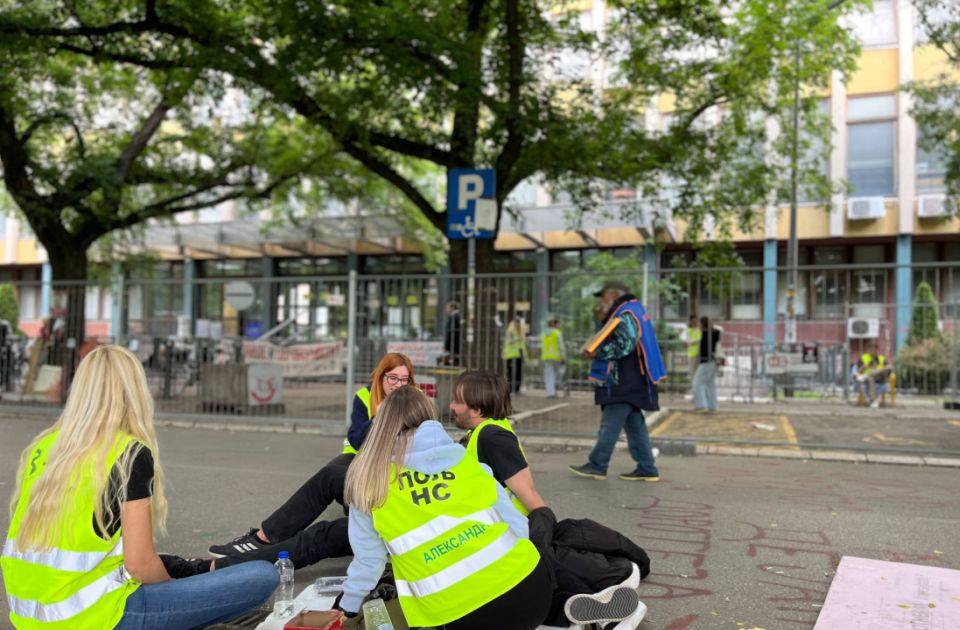 FOTO, VIDEO Sud u Novom Sadu potpuno blokiran: Zaposleni napustili zgradu