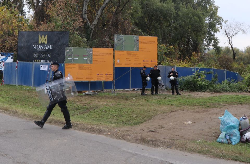 VIDEO: Zahtev da se saopšti ko je komandovao Žandarmerijom na Šodrošu, ograda se i dalje čuva