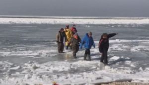 VIDEO: Više od 40 ribara spaseno sa sante leda