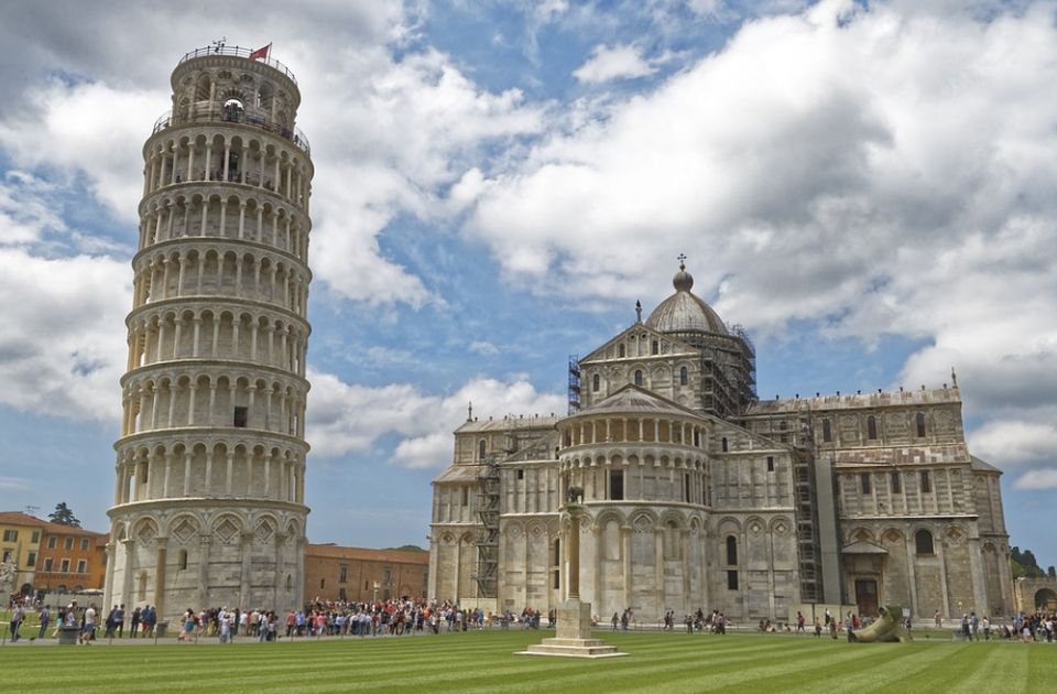 Krivi toranj u Pizi ispravio se za četiri centimetra