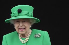 Pokušao da proda lažni štap kraljice Elizabete II: Osuđen zbog prevare