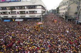 FOTO, VIDEO: Milion bosonogih vernika na Filipinima kilometrima pratilo 