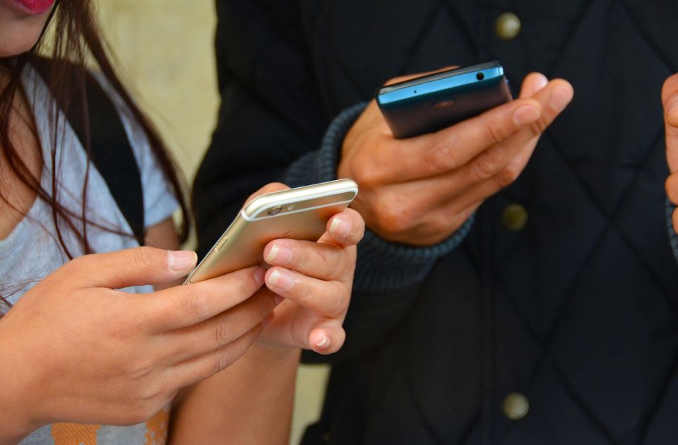 Nova SMS prevara: Građanima stižu poruke da potvrde pošiljku, evo šta uraditi ako otvorite link