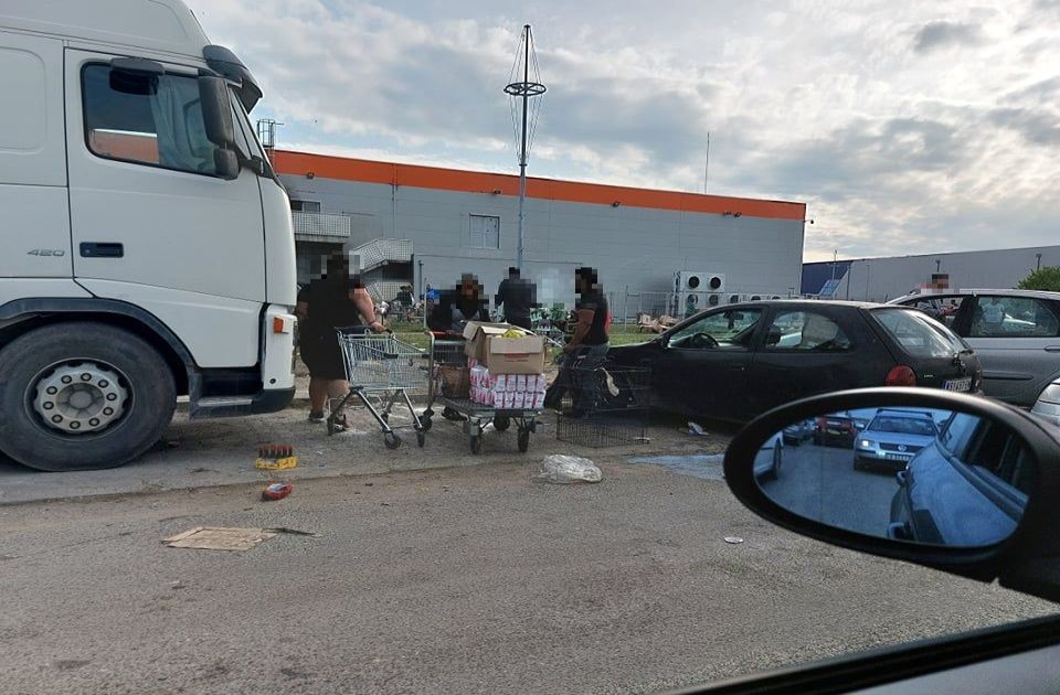 VIDEO: Pogledajte kako građani iznose nebezbednu robu iz izgorelog Tempa