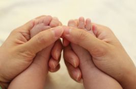 Roditelji-negovatelji će primati mesečnu naknadu od 65.000 dinara i radni staž