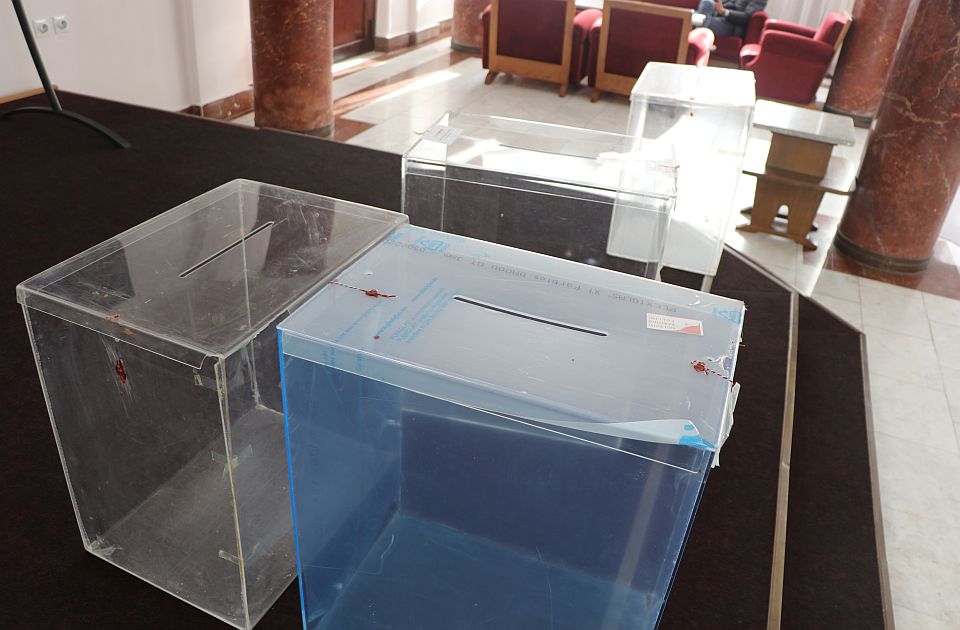 Vučić počinje konsultacije o izborima: Sutra sa prve tri stranke