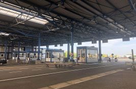 Kamioni na granici sa Hrvatskom čekaju pet sati 