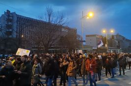 VIDEO Protest u Novom Sadu: Vučić otkazao dolazak, građani ipak na ulici