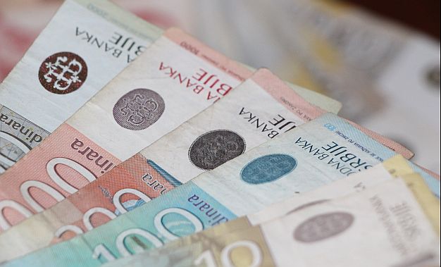Porasla prosečna plata u Novom Sadu, džepovi "deblji" za 2.000 dinara