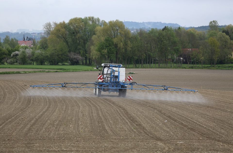 Pesticide više neće moći da baca kako ko stigne