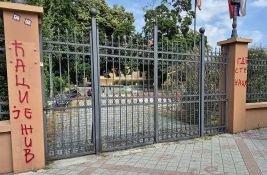 Kreni-Promeni podneo krivičnu prijavu zbog grafita na Jovinoj: Sramne poruke na školi