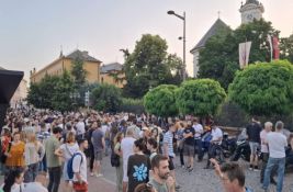 Novosađani ispred Jovine gimnazije: Protest zbog 