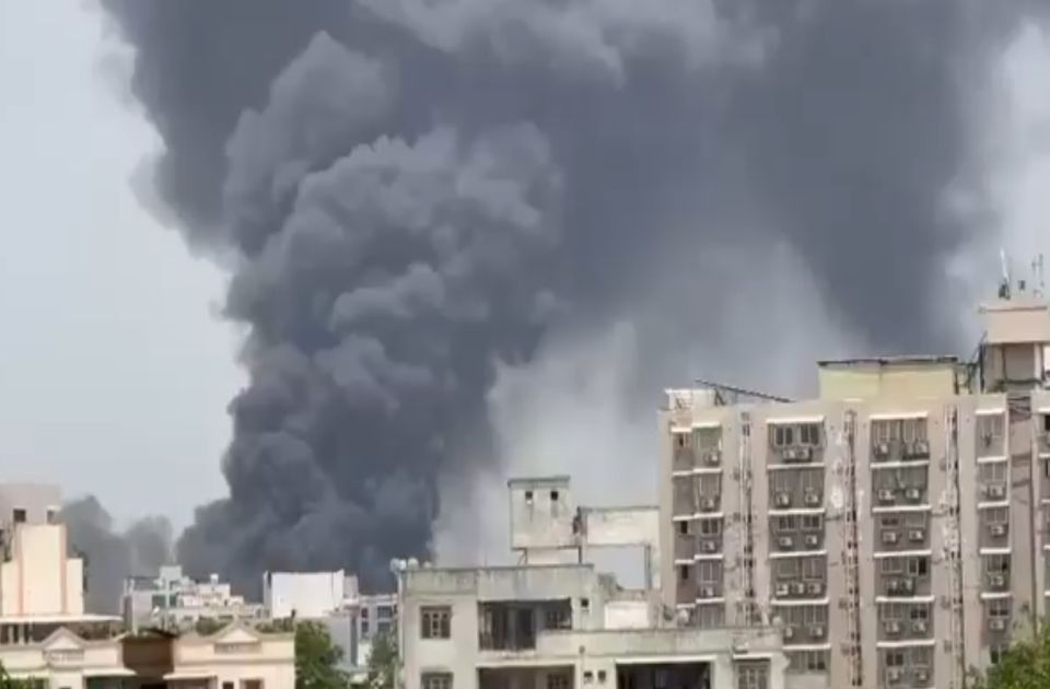 VIDEO: U Indiji se srušio avion sa najmanje 240 ljudi, pao u naseljeno područje 