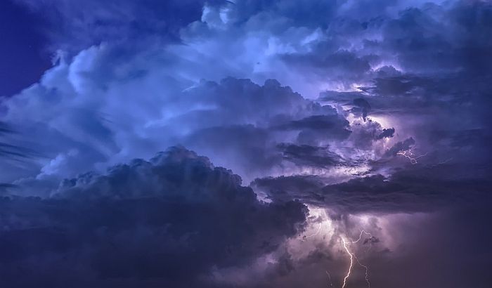 Upozorenje meteorologa: Očekuju se nepogode sa gradom, olujnim vetrom i obilnim pljuskovima