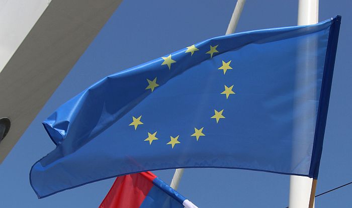 Analitičari: Srbija samo fingira evrointegracije, skretanje pažnje sa života na bajke