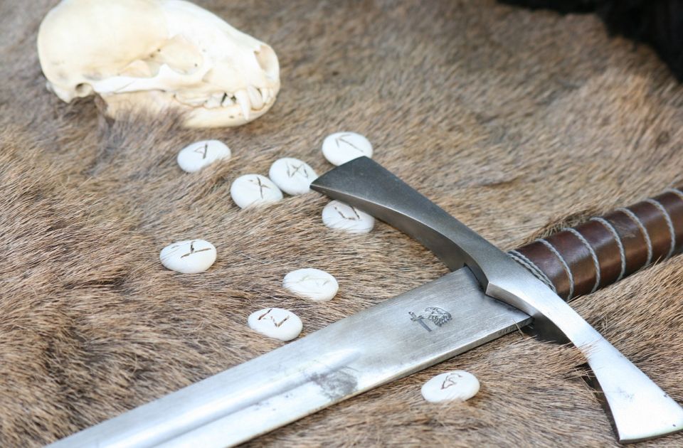  Četiri dobro očuvana rimska mača otkrivena u pećini Mrtvog mora u Izraelu 