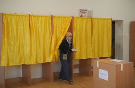 Rumuni danas biraju predsednika na ponovljenim izborima: Favorit ultranacionalista Simion