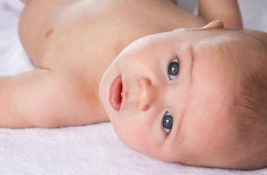 Više je razloga zbog kojih bebi glava može biti vruća, evo kada to treba da zabrine