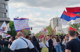 Maturani lozničke Gimnazije se vraćaju na nastavu, ali dočekuju studente na protestu 9. maja