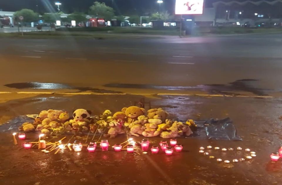 FOTO, VIDEO: Novosađani brzo i savesno sredili komemorativni prostor kod Železničke stanice FOTO, VIDEO: Novosađani brzo i savesno sredili komemorativni prostor kod Železničke stanice