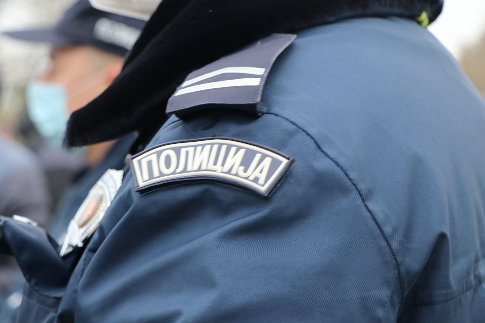 Vozilom udario u metalni natpis grada Subotica i pobegao