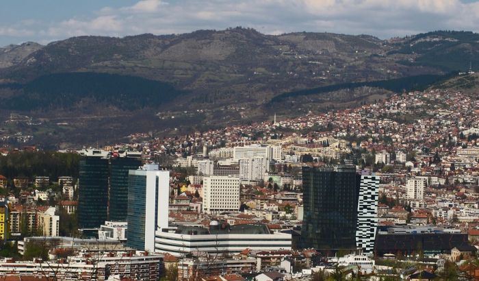 VIDEO: Devojka savladala lopova u sarajevskom tramvaju