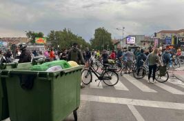FOTO: Blokade u Novom Sadu i pored pljuska