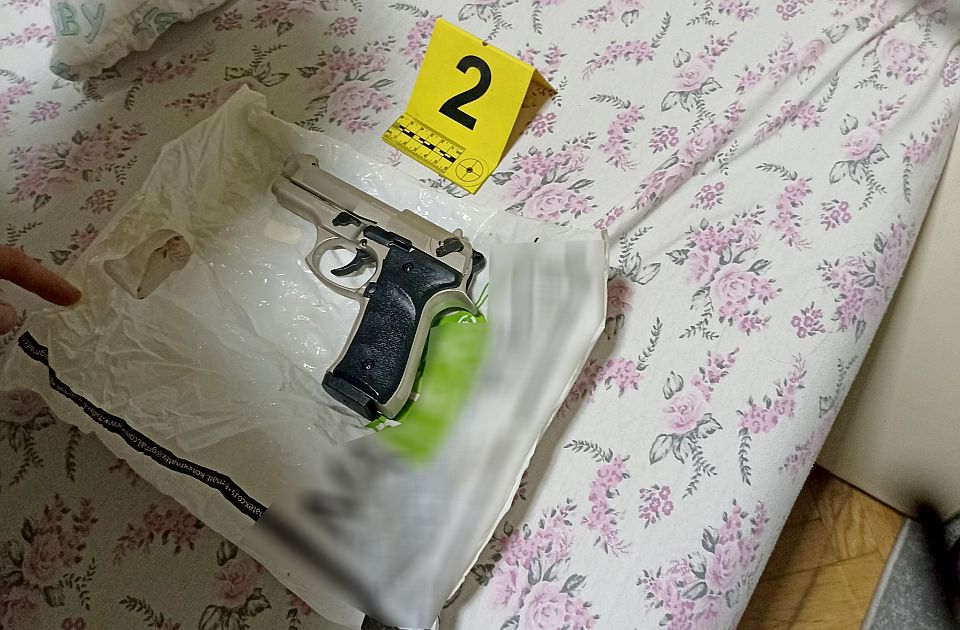 FOTO, VIDEO: Uhapšeno 11 švercera migranata, prebacivali ih od Bugarske ka Mađarskoj i Hrvatskoj FOTO, VIDEO: Uhapšeno 11 švercera migranata, prebacivali ih od Bugarske ka Mađarskoj i Hrvatskoj