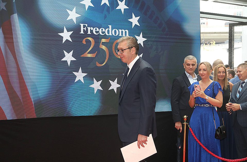 Mađarski portal analizira Vučićev potez: Ostavka ili novi način da ostane na vlasti?