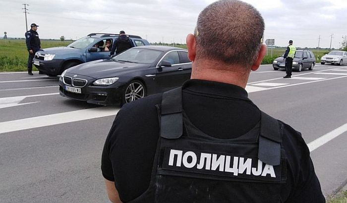 FOTO: Potraga za osumnjičenim za trostruko ubistvo, Novi Sad nadleću policijski helikopteri