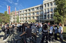 FOTO, VIDEO: Završen skup roditelja đaka Jovine gimnazije - zatraženo da sva deca imaju nastavu na istom mestu