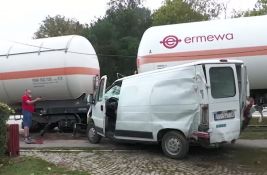 FOTO Sudar voza sa tečnim naftnim gasom i kombija u Smederevu: Nema povređenih