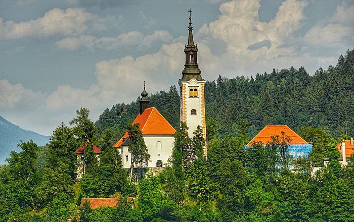Slovenački vernici će zbog korone pre mise morati da ostave broj telefona
