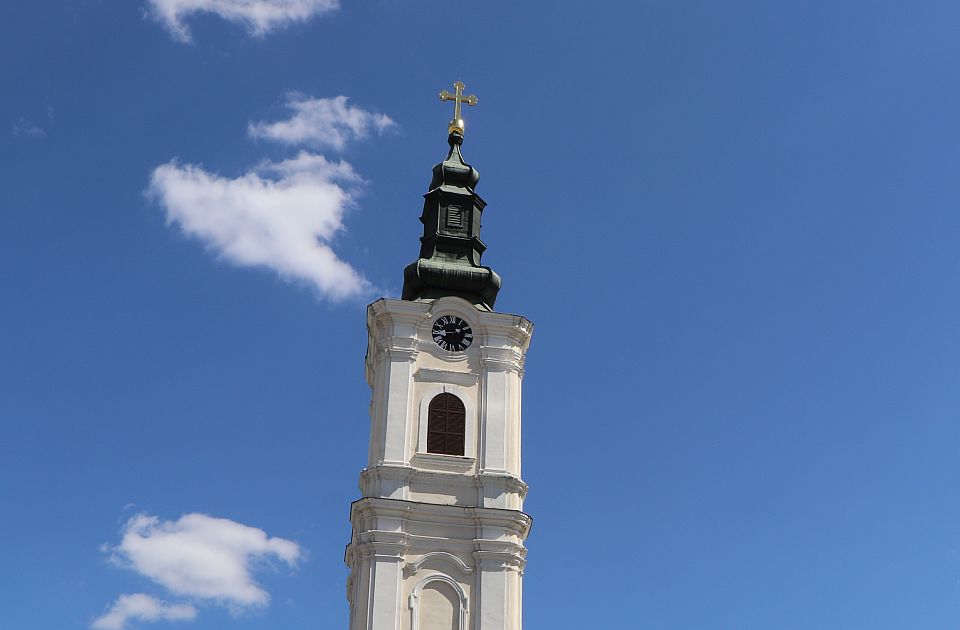 U podne će se oglasiti zvona na crkvama u Srbiji: 