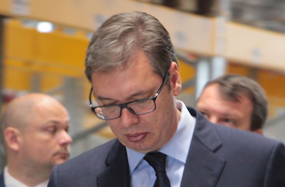 FOTO: Mediji u Srbiji ispratili Vučića u "rat"