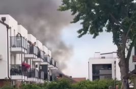 VIDEO: Goreli šupa i deo krova još jednog objekta na Adicama, nema povređenih