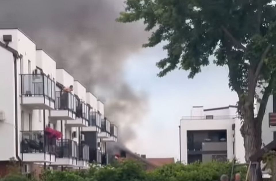 VIDEO: Goreli šupa i deo krova još jednog objekta na Adicama, nema povređenih