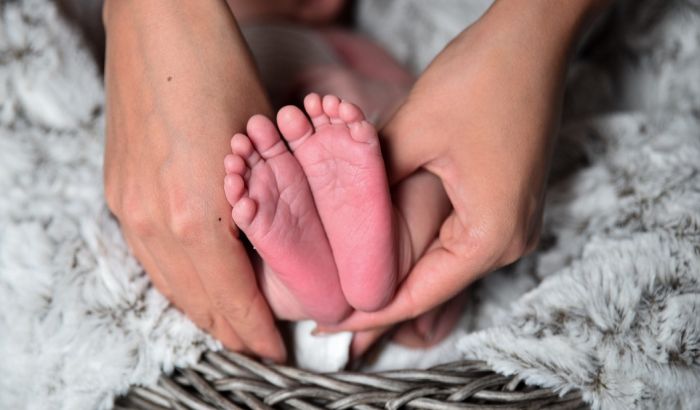 U bolnici u Hrvatskoj ignorisali prvorođeno romsko dete, poklone dali porodici kasnije rođenog deteta
