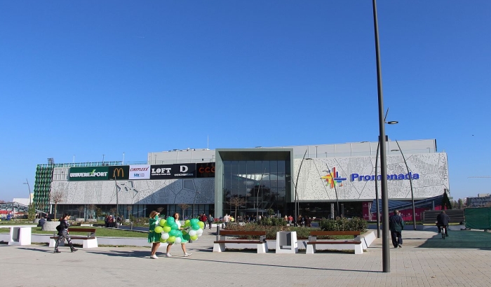 FOTO: Poverenik pokreće nadzor nad "Promenadom" zbog spornog obaveštenja na vratima